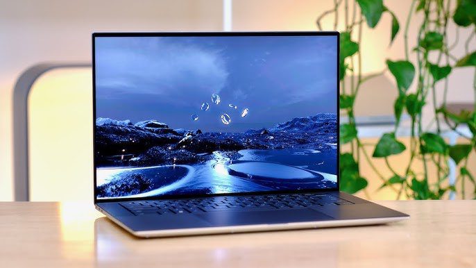 يعد Dell XPS 15 خيارًا مثاليًا لمن يبحثون عن الأداء العالي والجودة الممتازة. يأتي الجهاز بمعالج Intel Core i9 من الجيل الثالث عشر، ما يجعله قويًا جدًا لتشغيل البرامج الثقيلة، إلى جانب بطاقة رسومات NVIDIA RTX 4070، ما يجعله مناسبًا لمهام التصميم والألعاب الخفيفة.